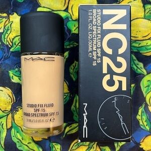 Brand New MAC Studio Fix Fluid SPF15 Foundation NC25 Matte Finish Long-Wearing